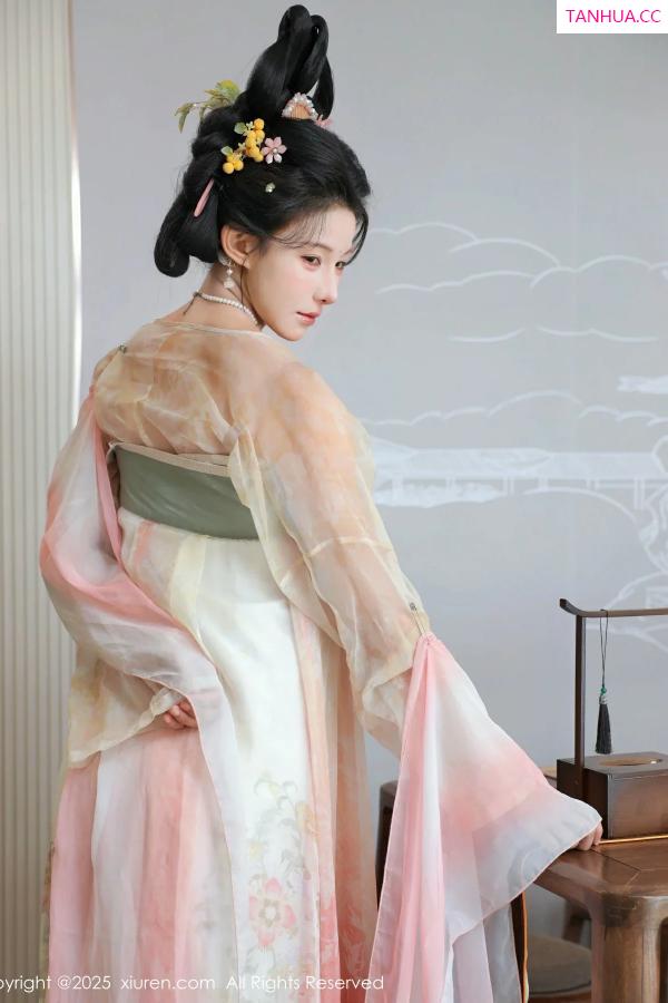   [XiuRen]高清写真图 2025.08.13 No.10645 梨霜儿 古装服饰第9张图片